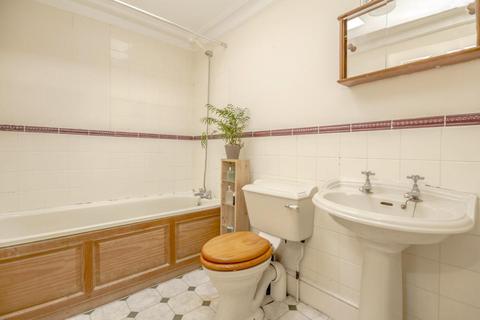 Studio for sale, Knights Hill, West Norwood, London, SE27