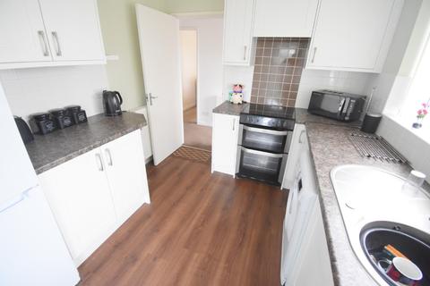 2 bedroom bungalow to rent - Derwent Crescent, Kettering, NN16