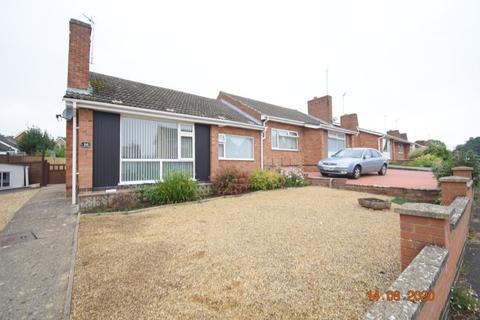 2 bedroom bungalow to rent, Derwent Crescent, Kettering, NN16