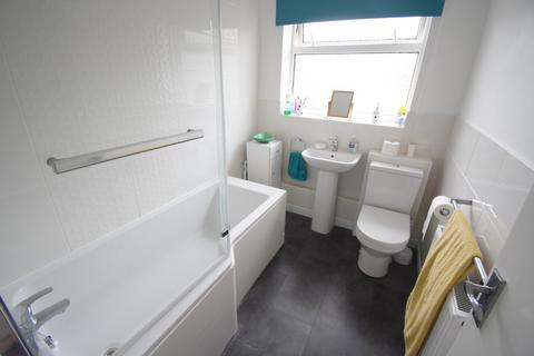 2 bedroom bungalow to rent, Derwent Crescent, Kettering, NN16