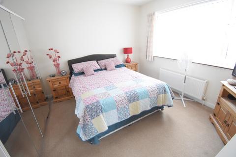 2 bedroom bungalow to rent, Derwent Crescent, Kettering, NN16