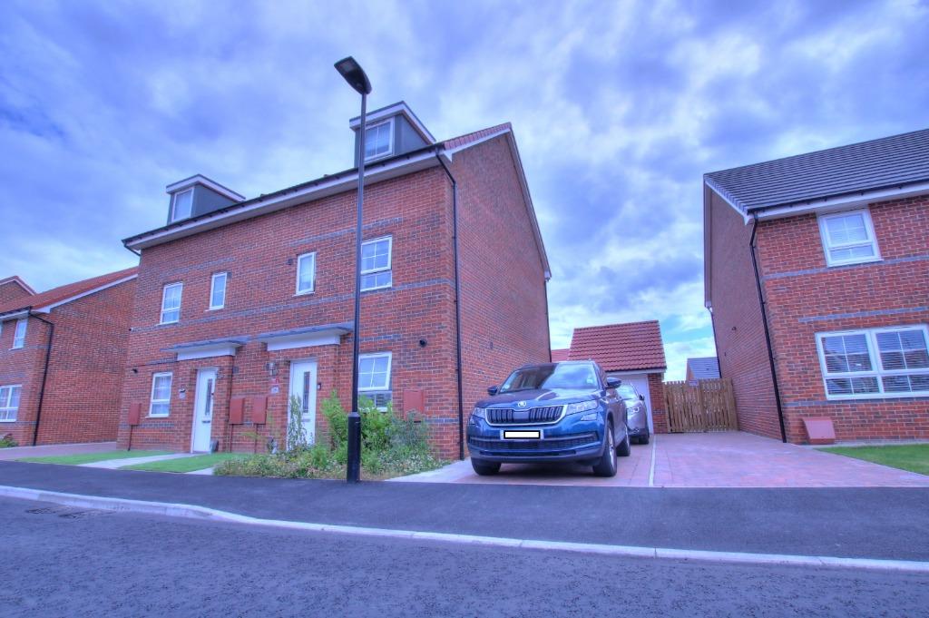 Magnolia Drive, Newcastle upon Tyne, NE5 4 bed townhouse £285,000