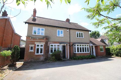 25 Roxwell Road, Chelmsford, CM1 2LY