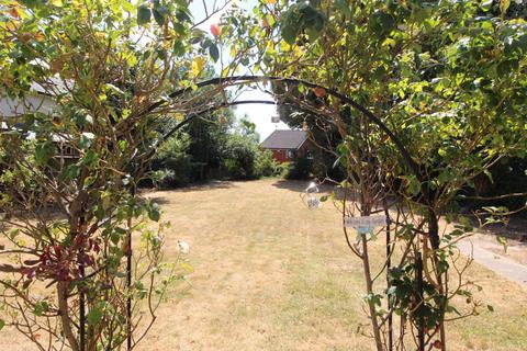 25 Roxwell Road, Chelmsford, CM1 2LY