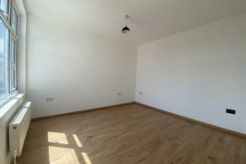 3 bedroom apartment to rent, Greenford Road, Harrow