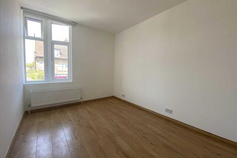3 bedroom apartment to rent, Greenford Road, Harrow