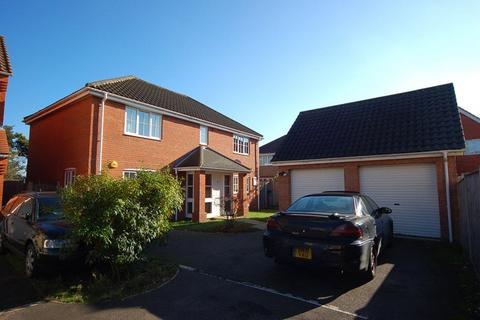 4 bedroom detached house to rent, Linden Walk, Beck Row, Bury St. Edmunds, Suffolk, IP28
