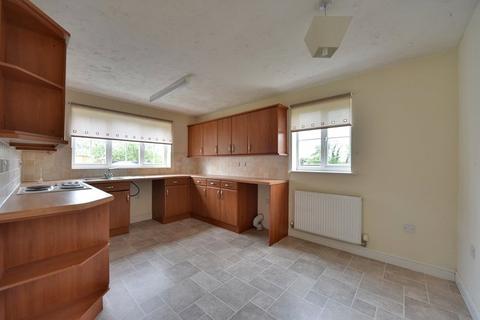 4 bedroom detached house to rent, Linden Walk, Beck Row, Bury St. Edmunds, Suffolk, IP28