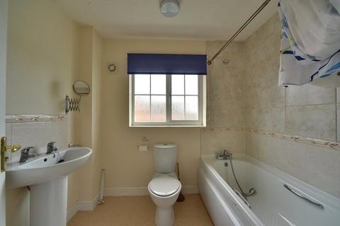 4 bedroom detached house to rent, Linden Walk, Beck Row, Bury St. Edmunds, Suffolk, IP28