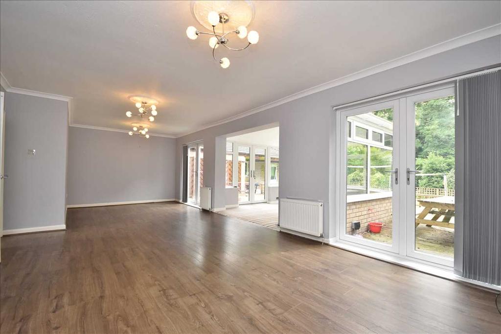 Deerfold, Astley Village, Chorley 4 bed detached house £1,500 pcm (£