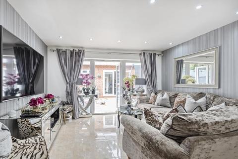 27 Bennetts Close, Slough, SL1 5AS