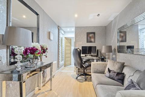 27 Bennetts Close, Slough, SL1 5AS