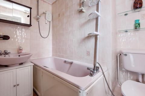 5 Hodges Close, Bagshot, GU19 5QS