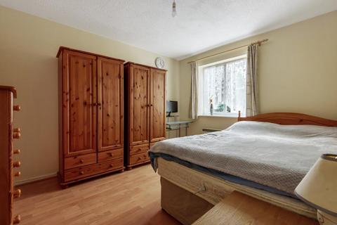 5 Hodges Close, Bagshot, GU19 5QS