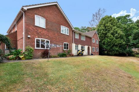 5 Hodges Close, Bagshot, GU19 5QS