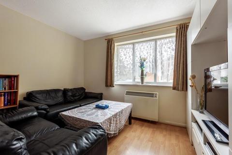 5 Hodges Close, Bagshot, GU19 5QS