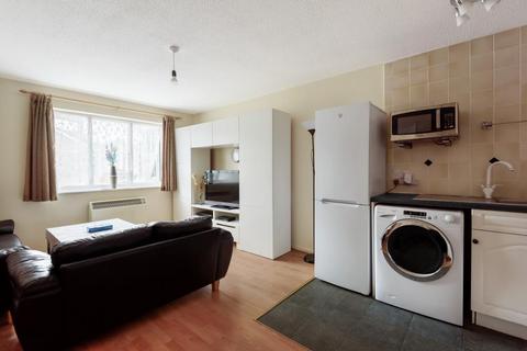 5 Hodges Close, Bagshot, GU19 5QS