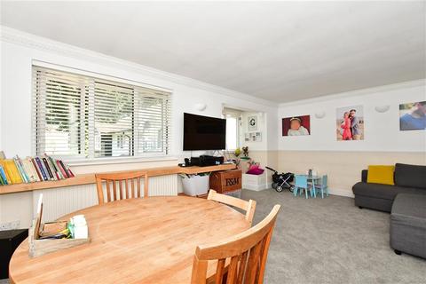 6 Childs Close, Hornchurch, RM11 2BT