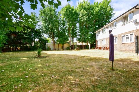 6 Childs Close, Hornchurch, RM11 2BT