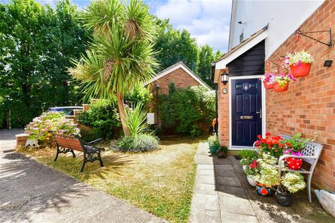 6 Childs Close, Hornchurch, RM11 2BT