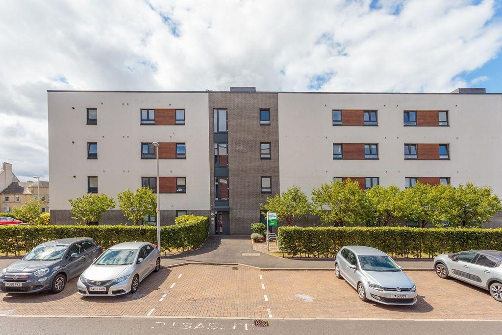 7/8 Arneil Place, Crewe, Edinburgh, EH5 2GP 2 bed flat £195,000