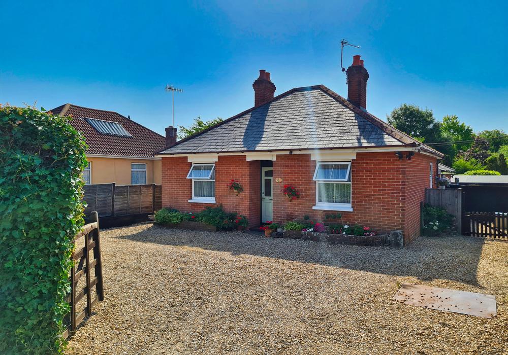 Foxhills, Ashurst SO40 3 bed detached bungalow £650,000