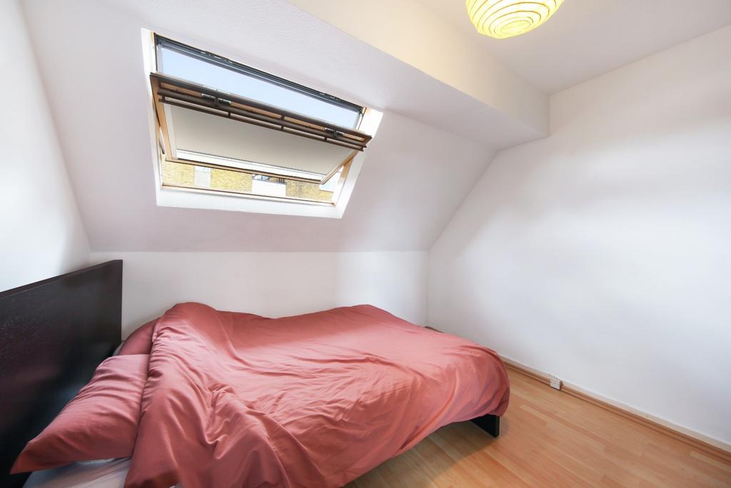 Apartment in London, West Kensington - View 3