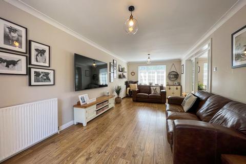 8 Chevening Gardens, Hockley, SS5 4UR