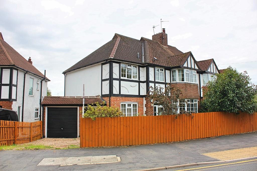 Uplands Road, Oadby, Leicester 4 bed semidetached house £425,000