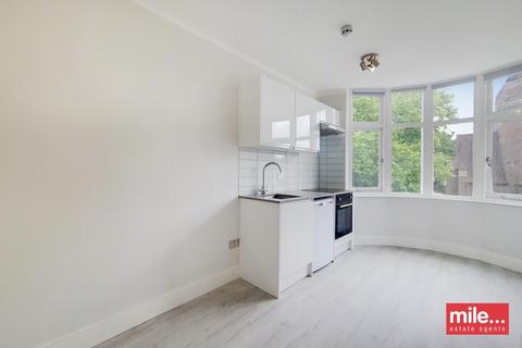 Studio to rent, North End Road, London