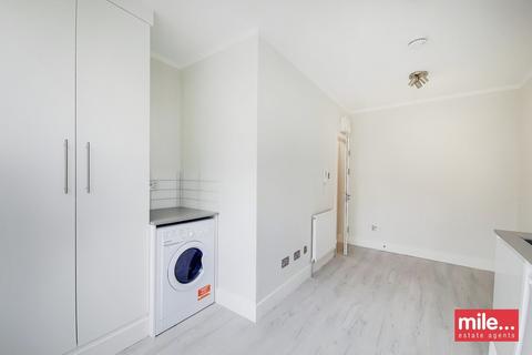 Studio to rent, North End Road, London