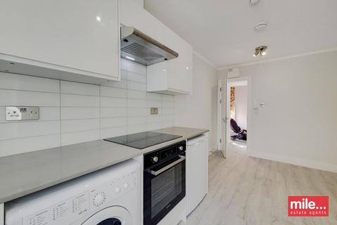 Studio to rent, North End Road, London