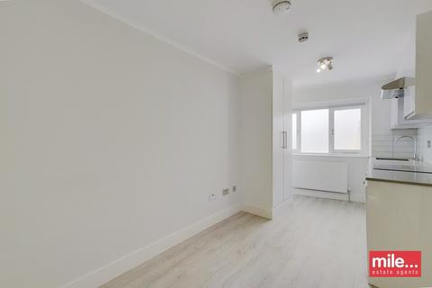 Studio to rent, North End Road, London