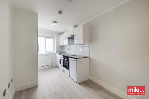 Studio to rent, North End Road, London