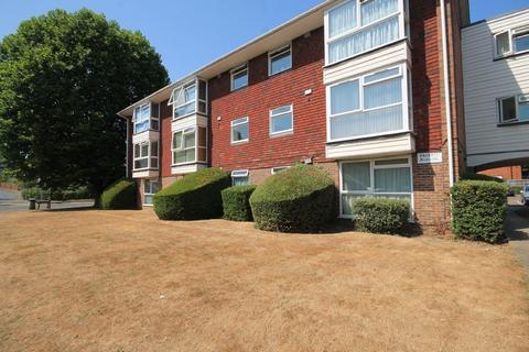 Studio to rent, COPPERFIELD COURT, LEATHERHEAD, KT22