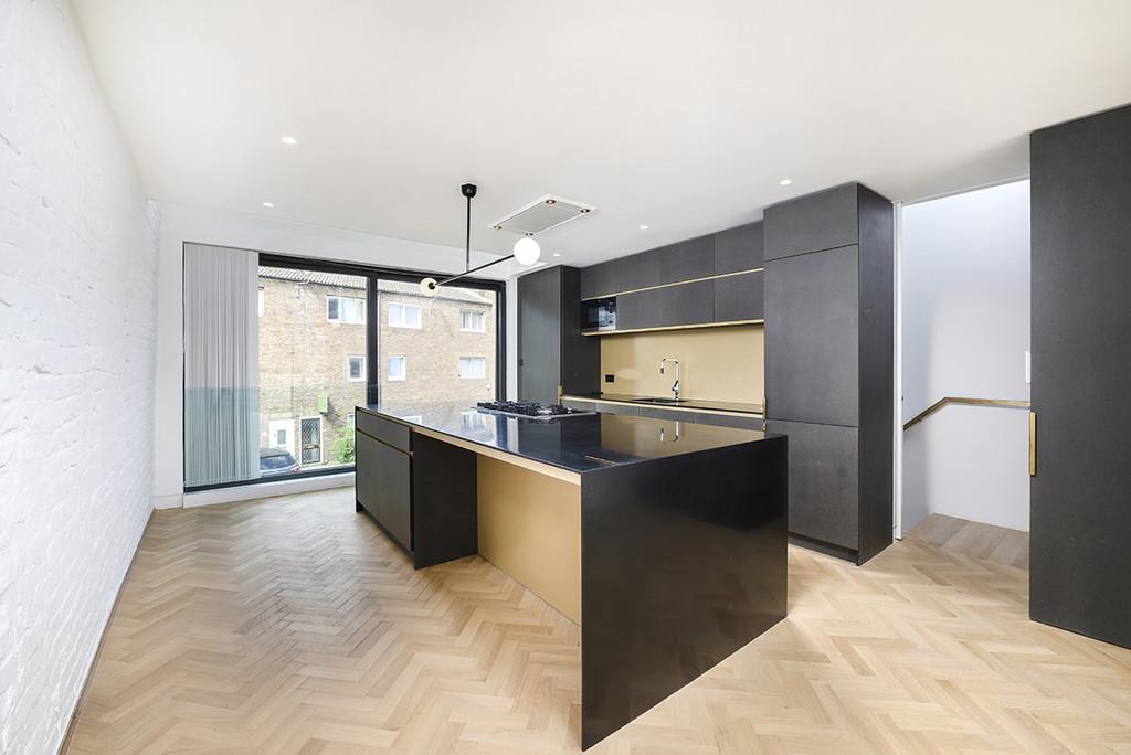 Brick Lane, London 3 bed terraced house £6,500 pcm (£1,500 pw)