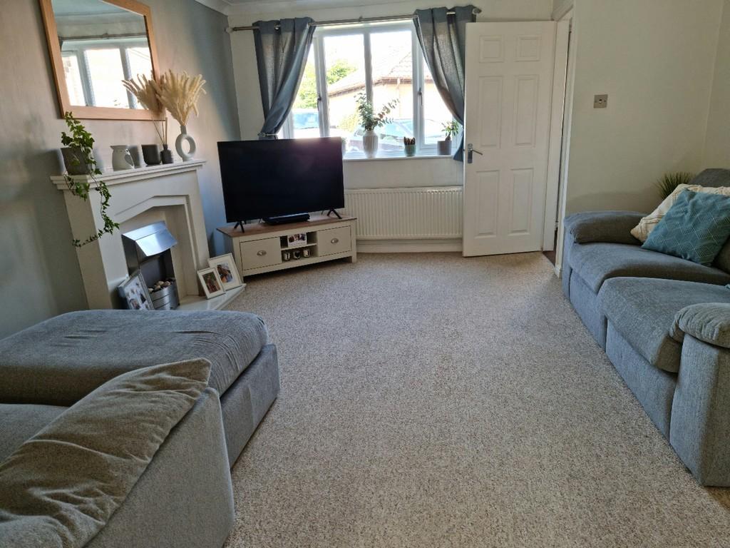 Adelaide Close, Waddington 3 bed semidetached house £825 pcm (£190 pw)