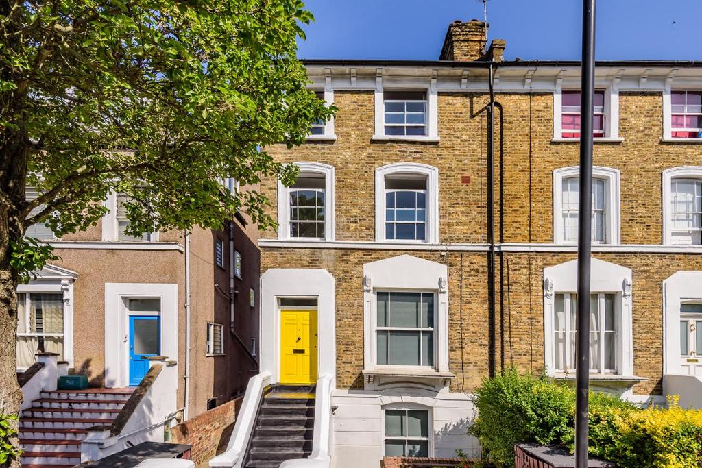 Shaftesbury Road, Stroud Green 2 bed flat £675,000
