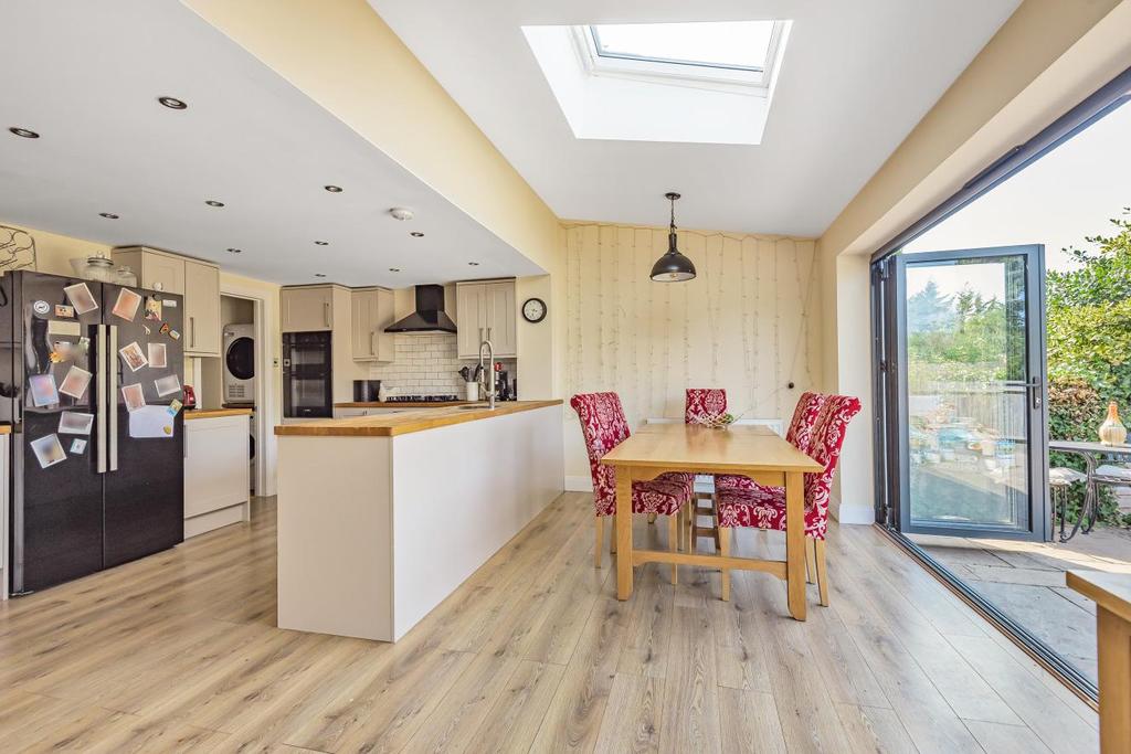 Chatham Avenue, Hayes 4 bed semidetached house £800,000