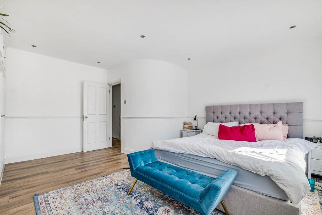 Horder Road, Fulham 3 bed terraced house £1,295,000