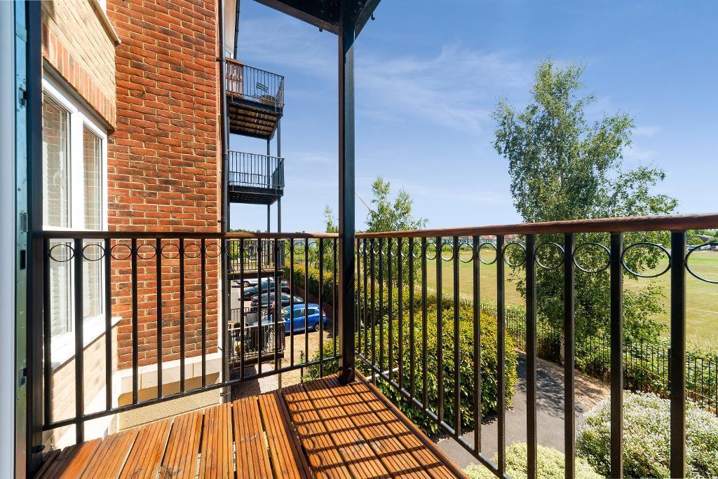 St Catherine's Close, Raynes Park, London, SW20 9NL 1 bed flat £340,000