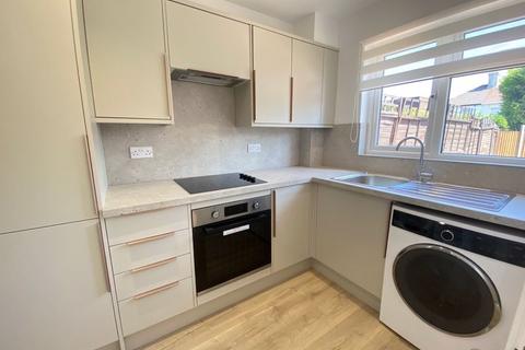 1 bedroom end of terrace house to rent, Howe Drive, Caterham