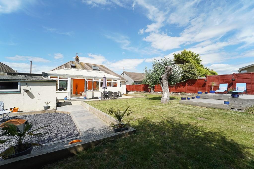 Sand Road, Kewstoke, WestonSuperMare, BS22 2 bed bungalow £400,000