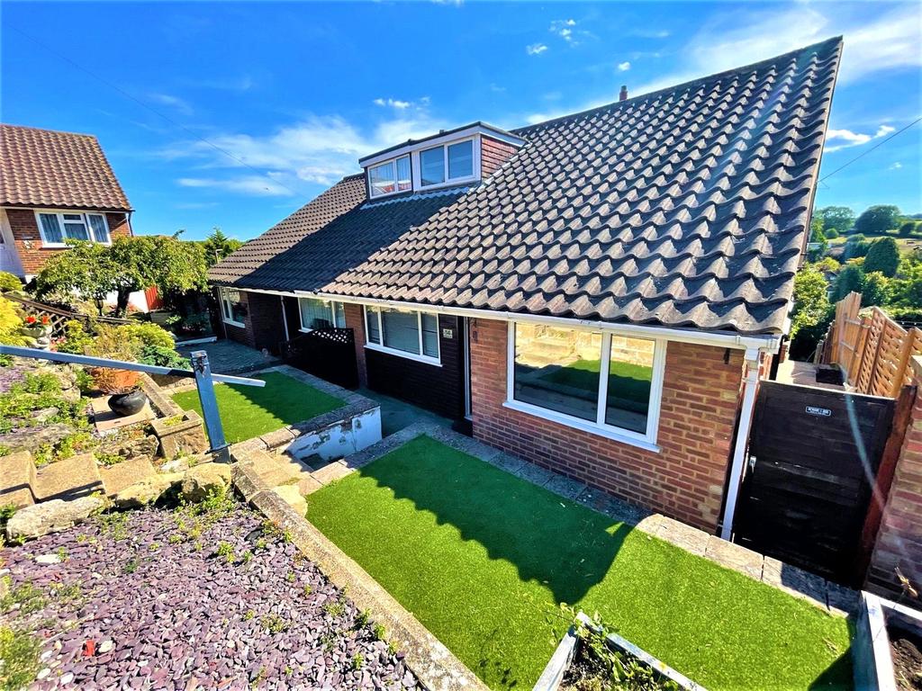Biddenden Way, Istead Rise, Gravesend 3 bed semidetached house £