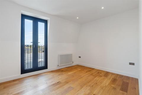2 bedroom apartment for sale, Uxbridge Road, West Ealing W13