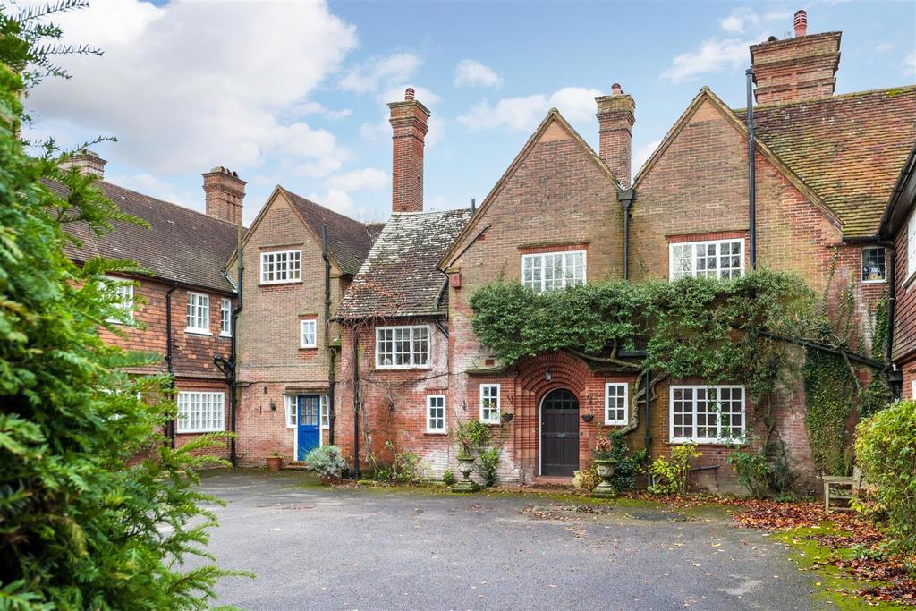 Deans Lane, Walton on the Hill, Tadworth 3 bed country house for sale