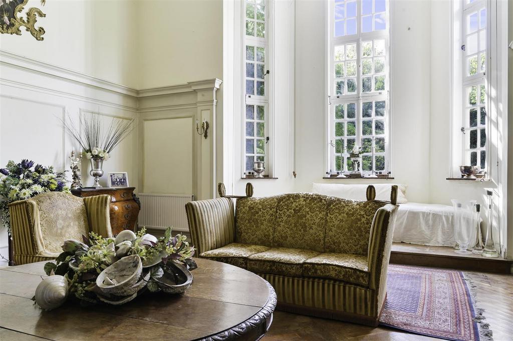 Deans Lane, Walton on the Hill, Tadworth 3 bed country house for sale
