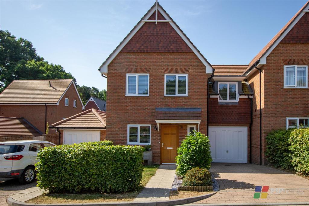 Ferny Croft, Bolnore Village, Haywards Heath 3 bed house for sale £