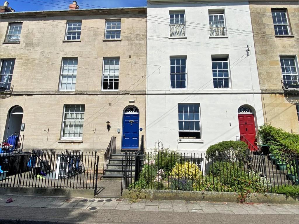 Brunswick Square, Gloucester, GL1 2 bed duplex £775 pcm (£179 pw)