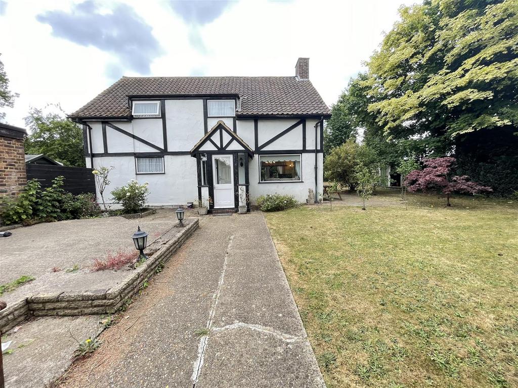 Randalls Road, Leatherhead Surrey... 3 bed detached house £800,000